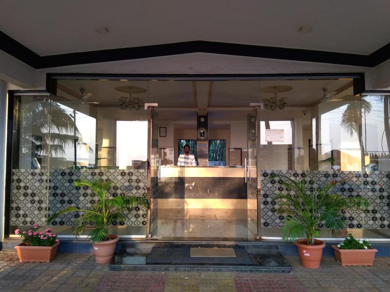 Hotel Murud Marina Exterior photo